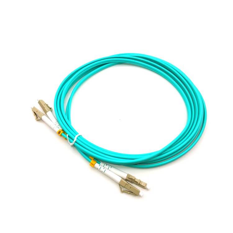 1,5 mètre de câble à fibre optique armé avec connecteur LC Duplex